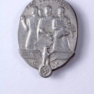 Third Reich labour day 1935 badge tinnie